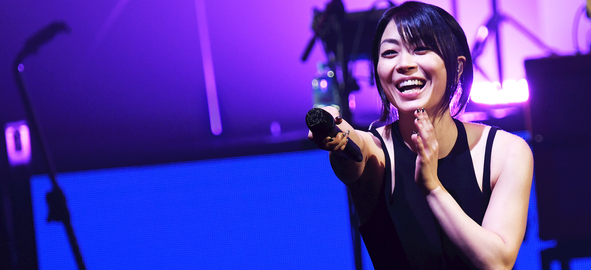 宇多田ヒカル Laughter in the Dark フーディ　パーカー　L Hikaru Utada Laughter in the Dark Tour 2018﻿を観﻿る | Netflix